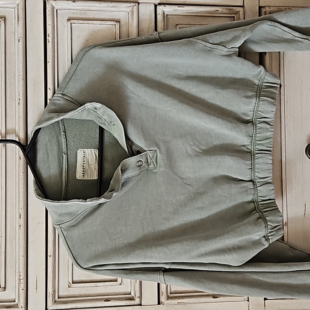 Aeropostale Sage Green Crop Sweatshirt  sz small